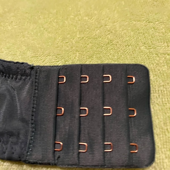 Victoria’s secret bra. Size 40 DD. Colour is dark - Picture 4 of 4